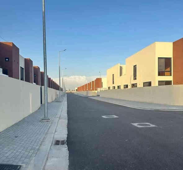 (مجمع داماك)
(موظفي هيئة الاستثمار)موقع مميز على شارع مطار بغداد الدخول مقابل ساحة عباس ابن فرناس مجاور الجامعة الامريكية 
بيت للبيع 200م طابقين 3غرف نوم بيت جديد غير مسكون موقع مميز يحتوي على كراج وحديقة وخدمات داخل المجمع البيع نقد السعر 540مليون بدون قرض نقد كاش 

‭0787 429 1233‬
