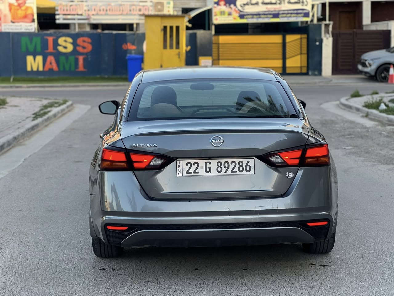 السلام عليكم نيسان التما موديل 21 
رادار امامي خلفي جانبي 
بصمة 
بصمة ابواب 
محرك مكفول كير مكفول 
بيها قطعتين صبغ فقط 
سياره جديده 
ماشية 43 
تراي من زاخو للفاو صدر امامي خلفي جدد 
باسمي تحويل ثاني يوم 
مكاني بغداد اليرموك
هاتف *********** 
سعر 126 وبي مجال
