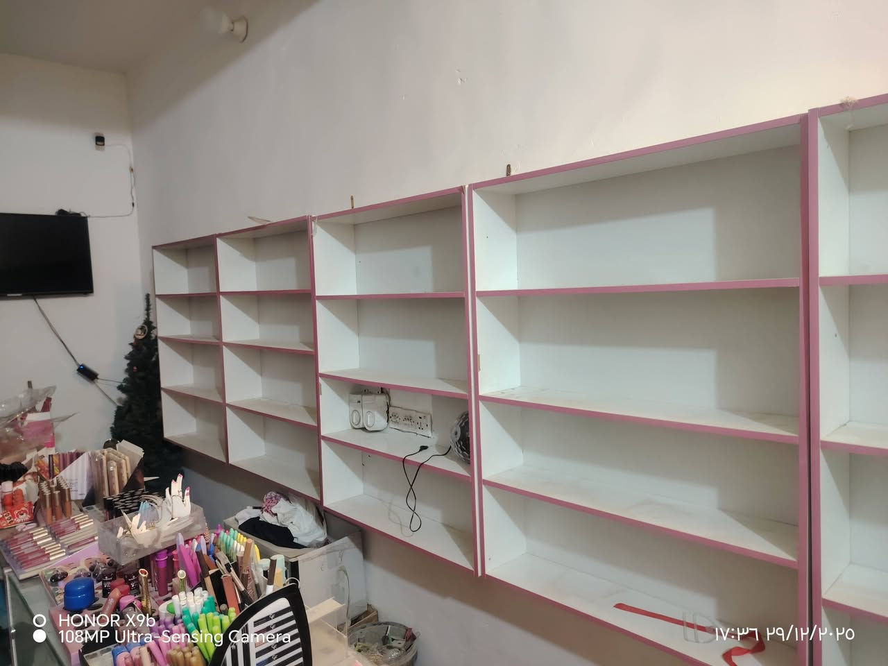 أغراض منزليه للبيع وبسعر مناسب للاستفسار الحر الصغير قرب جامعه أهل البيت مجاور روضه السنابل ***********
