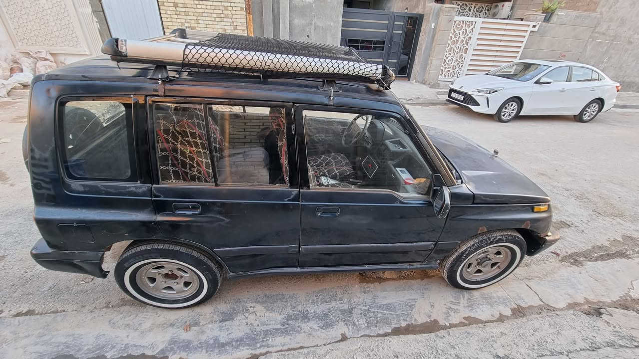 سازوكي فيتاره للبيع بدون مرواس
موديل 1992
 لون اخضر زيتوني
رقم ديالى انكليزي 
سنويه تسقط 2027 شهر 8
محرك 1600 اصلي مالها مو محور
فور ويل شغال 
صدر خير من الله 
محرك مبدل قبل سنتين 
كير اوتماتيك مبدل قبل سنتين 
كهربائيات شغاله كلها 
تخم تاير قبل 5 اشهر مبدله 
مبدل ايرفلوا 
مبدل حساس ايسي  
مبدل عنبار بريك كامل 
مبدل دسكات
مبدل وايرات بلكات ووبلكات
باتري جديد 
مكاني بغداد حي الجهاد او العامريه
السعر 38 وبيها مجال 
رقم الهاتف ***********
