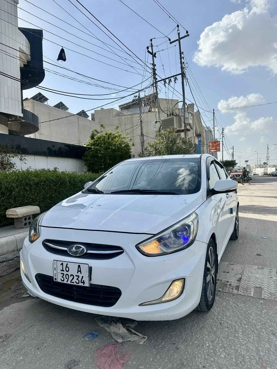 اكسنت موديل 2016
فول للاخير 1/1
فتحه اشاير بلمري تحمات 5 تجاوي 5 ويل كب كروم 
شاشه كامره فول  داخل لونين 
خليجي كفاله عامه من الصبغ والضربه والتبديل  
بيه ملاحضات  كلش بسيطه متنذكر
السياره كلش حلوه وجاهزه للاخير مابيه اي نقص 
 مكينه وكير وحداديه خير من الله  تخم تاير جديد تبريد ثلج 
رقم قادسيه انكليزي تحويل اي وقت باي محافضه  هزه جديده مكان السياره حله حي الصحه شارع الكورنيش
السعر 98  ورقه 
رقمي *********** واتساب 
*********** خط
