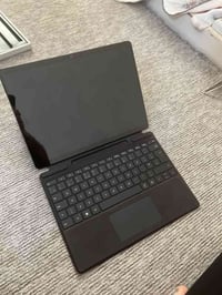 سيرفس برو X • ١٦ جيجا رام • ٢٥٦ جيجا SSD