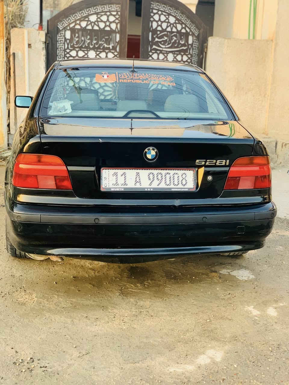 BMW
موديل 2000

‎                                                                     محرك 6سلند 

رقم بغداد 

سياره كامل مواصفات 

نضيفه فول 

سنويه جديده

رقم صاحب السياره / ***********

السعر / 95 وبيه مجال

