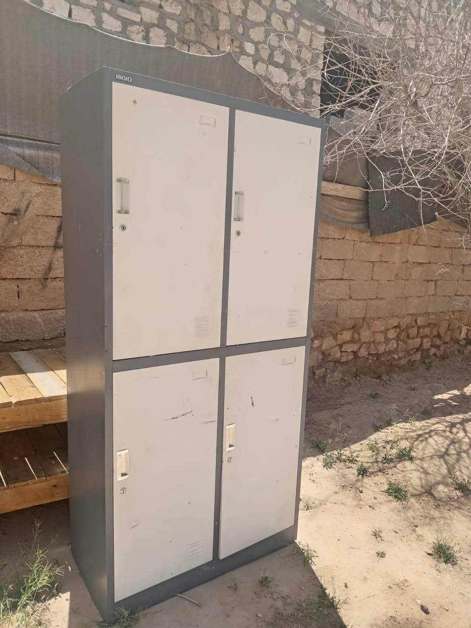 لوكرات عدد 2
سعر الواحد 80 وبي مجال 
بسيط للتواصل خاص او عل الرقم ***********
متوفر واتس اب📞📲 العنوان الكرابله شارع مدرسه العروبه قرب المعارض
