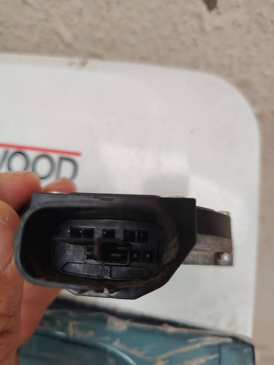 سلكتر كير كورلا نحلة 2007..2008 مال حاوية شديت كير كامل ورجعت مالتي عالكير الجديد هذا نظيف بي ثلمة بمكان الفيشة بس تنشد وتنكبس الفيشة بمكانها طبيعي.. *********** مكاني بغداد الغزالية
