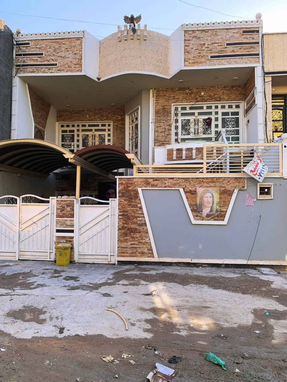 السلام عليكم بيت للبيع مساحه 200 متر رقم القطعه3175 البيت كامل مثل ماموضح بل تصوير ماحتاج اي شي البيت تحويل مباشر من المالك للستفسار اكثر 
***********
