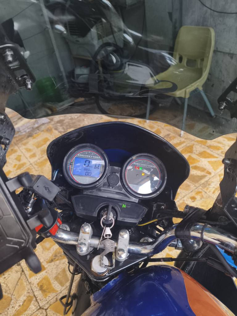 دراجه بوكسر 22 لون ازرق دراجه كامله مكلمه تنكر سلف وتطلع مناقصه اي شي وياها صندوك وخوذه وكماليات ب2500 وبيه مجال 
*********** بغداد الغزالية
هزه جديده ورقمه بغداد انكليزي تحويل باي مكان وباي وقت بغداد, العراق
