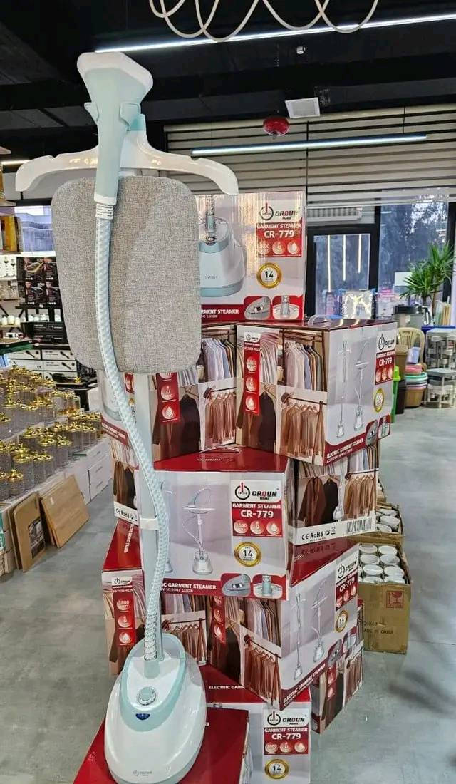 الف رحمه على روح امه وابو الي يعلقلي هذا باب رزقي الوحيد 
قوة عالية لتوليد بخار قوي
 وسريع، مثالي لكافة أنواع الأقمشة.
درجة حرارة عالية لإزالة التجاعيد بسرعة وكفاءة.
تصميم أنيق مع خزان ماء مرئي يتيح لك مراقبة مستوى المياه بسهولة.
حماية حرارية مزدوجة تمنع ارتفاع درجة الحرارة وتحمي الجهاز من التلف.
نظام قفل الطاقة يوفر أمانًا إضافيًا أثناء الاستخدام.
يأتي مع علاقة ملابس ووسادة مقاومة للحرارة لتسهيل عملية الكوي وضمان نتائج احترافية
ضمان لمدة 14 شهرًا لضمان جودة وأداء يدوم طويلًا.
كي جميع أنواع الملابس بسرعة وسهولة.
إزالة التجاعيد من الستائر والمفروشات دون الحاجة إلى فكها.
مثالي لكوي البدلات الرسمية والفساتين دون الحاجة إلى لوح كوي.
مناسب للاستخدام في المنازل ومحلات الملابس والفنادق.
يستخدم لتعقيم الملابس بالبخار وقتل البكتيريا.
الجهد : 240V 50/60Hz
الطاقة : 1800W
للحجز والاستفسار مراسلة الصفحه تتوفر خدمة توصيل بغداد, العراق


**إذا كنت صاحب هذا الإعلان وتريد حذفه لأي سبب، رجاءا أرسل رسالة إلى الدعم الفني**