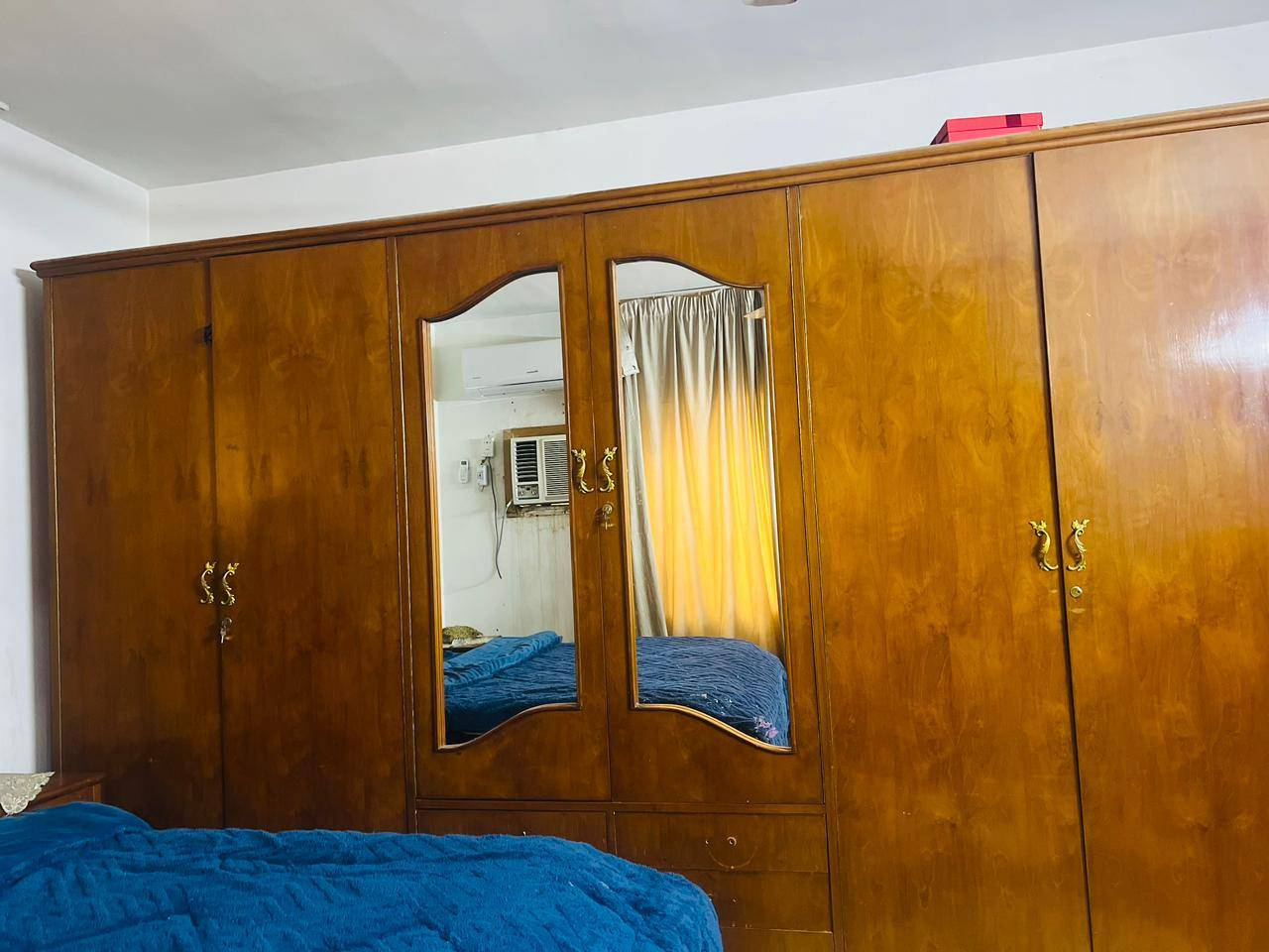 ***********
شراي يراسلني واتساب ققط
ثلاجه ضخمه نظيفه ب ١٠٠
غرفه كلهه صاج عمل حطاطه ملحق داخلي ملحق ٦ بوب
تخم تركي ١٠ مقاعد تكمه اسعار مناسبه 
عنوان بغداد الغزاليه
