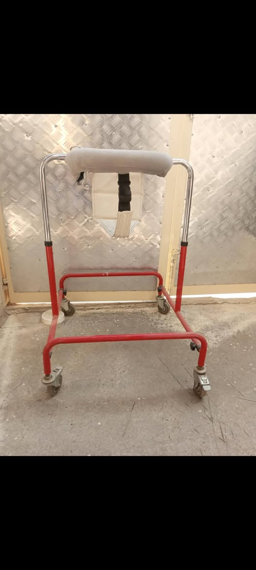 سلام عليكم حجلات للبيع الاحمره مستعمله سعر 50 والازرقه سعره 190 جديده ***********
