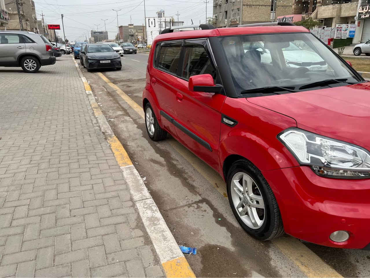 السلام عليكم
كيا سول 2009 خليجي  محرك 1.6 دوش فول ماعدا السلايد بصمة حساس خلفي كاميرا بلادي تخم تاير وويل كب مسجل شاشة تبريد منظومة جديدة تدفئة ايضا حدادية جديدة كير محرك جدد السيارة بيهة طخة جاملغ خلفي فقط وصبغ حزام بسبب الجراد وعندي صورهة قبل الصبغ اليحب يراسلني وارسلها له رقم بغداد باسمي 
السعر 94 ورقة وبيهة مجال للاتصال *********** ابو محمد بغداد, العراق
