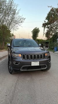 جيب كراند شيروكي 2021 فول مواصفات داخل بيجي  السيارة قطعه وحدة فقط بني...