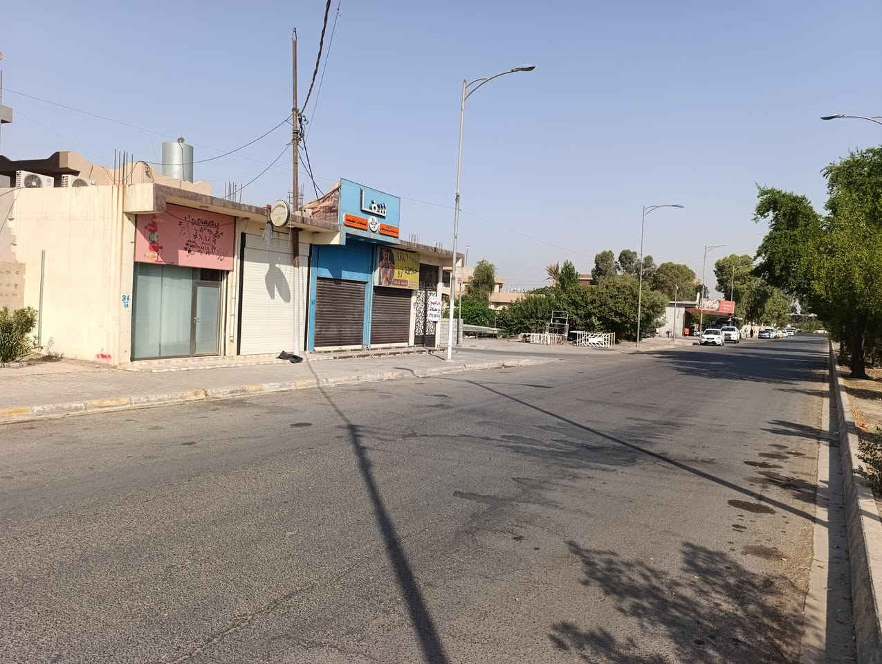 #دار للبيع روكن مع محلات تجاريه 💒🏛️

#خانوو بو فروشتن روكن  🏯💒

 #المساحة ،، (  ٣٥٠ ) متر روكن تجاري 

#موقع:كركوك/ منطقة شورجة قرب مستشفي أورام سرطاني 

♦️ملاحظة / عدد محلات اربعة مع مخزن وارد شهري ٦٠٠ الف بس محلات 

مكونات الدار:-
طابق اول 
( ،استقبال ،هول، مطبخ ،غرفتين نوم،صحيات،كراج سيارة مع بيتونة)

#للاستفسار اكثر اتصال ع ارقام مكتب 

*********** واتساب
لمعرفة،السعر مراسلة صفحة،،
للمزيد من المعلومات نرجو منكم زيارة مكتبنا🏦 

#العنوان المكتب📍شورجة, مقابل حفتة بازار
ملاحضة#
يمكنكم إرسال الاراضي والأملاك للأعلان عنه في صفحتنا بدون مقابل 

عنوان كامل للمُلك 📌
كم صورة من المُلك🏡
سعر المُلك💰#مكتب #عقارات #مقاولات #كركوك #شورجة #عرفة #الماس #روناكي  #طريق #بغداد #غرناطة #قادسية #حرية #تبة #مقاولات #
