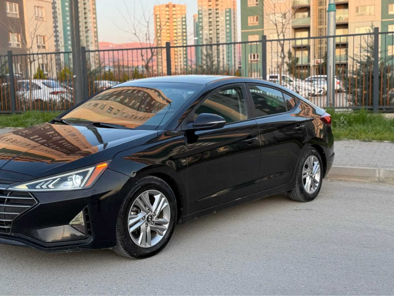 هونداى ئلنترا ٢٠١٩ قه پات مواصفات ٢ پارچه بوياخ
صلايت كوشن هيته ر سوكان هيته ر رادار كاميرا قه پات 
مواصه فاته سه نه ويو هه موشتى تازه يه بى ناوگرتن بى ئه رباگ له سليمانيم سونه رم داناوه ***********
بو عربيش ***********
١٢٥ گه لاو مجال السليمانية, العراق
