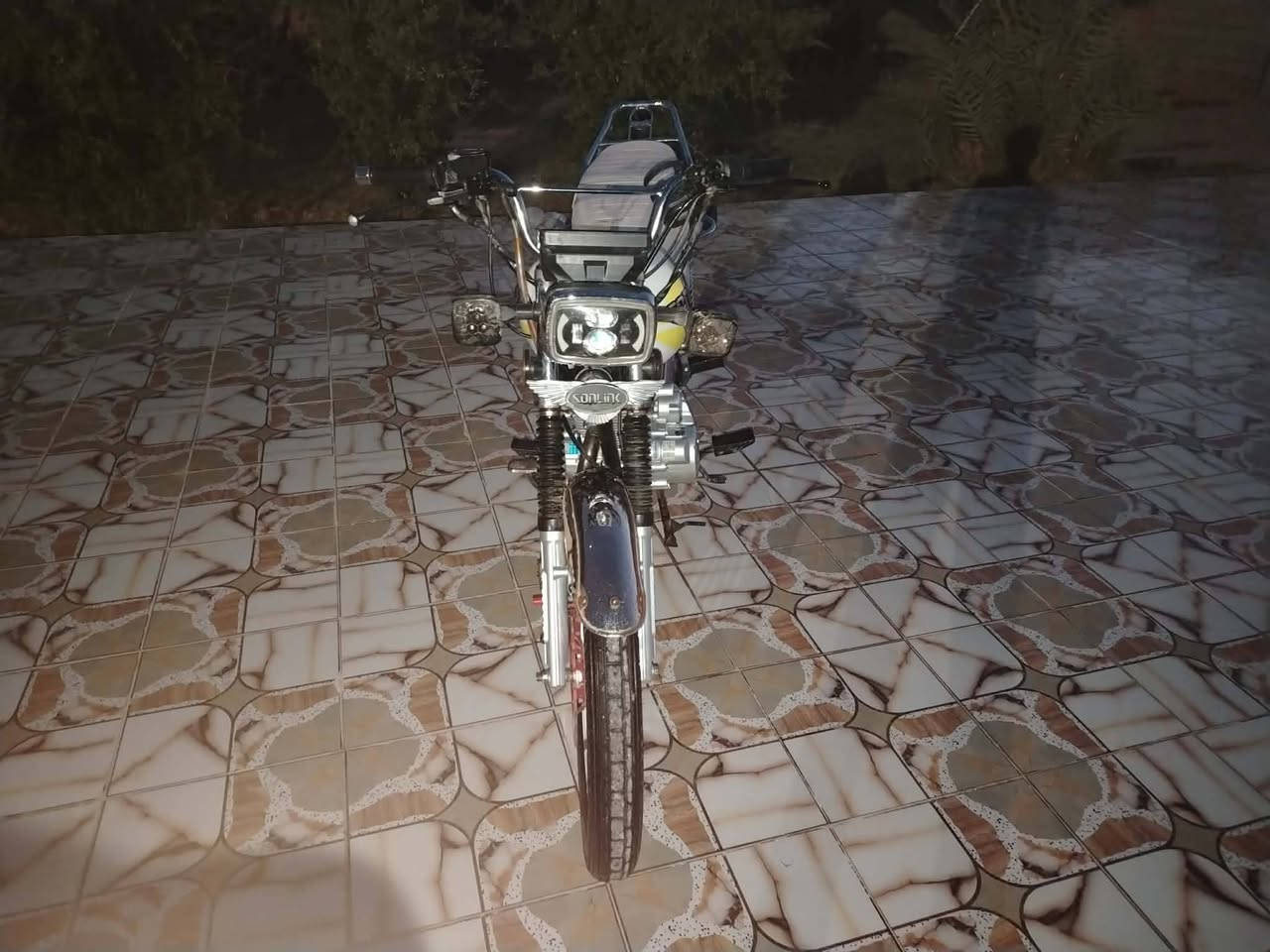 ‏📢 للبيع دراجة سونك سيفان موديل 2025 🔥
‏
‏🏍️ دراجة سونك باب أول ✨
‏✅ موديل 2025 ✨
‏✅ مكفولة كفالة عامة ✨
‏✅ حالة ممتازة جداً وما تحتاج أي مصروف ✨
‏✅ محرك قوي وأداء عالي ✨
‏✅ نظيفة جداً وجاهزة للاستخدام ✨
‏
‏📍 الموقع: ديالى – الخالص – التحويلة
‏
‏الدراجة فرصة للشراية، نظافة وكفالة وراحة بال، مناسبة للاستخدام اليومي . ✨
‏
‏📞 للاستفسار والمراسلة على الواتساب.
‏📞 (***********) ✨
‏
‏🔥 لا تعوض.. والبيع للشراي فقط 🔥
