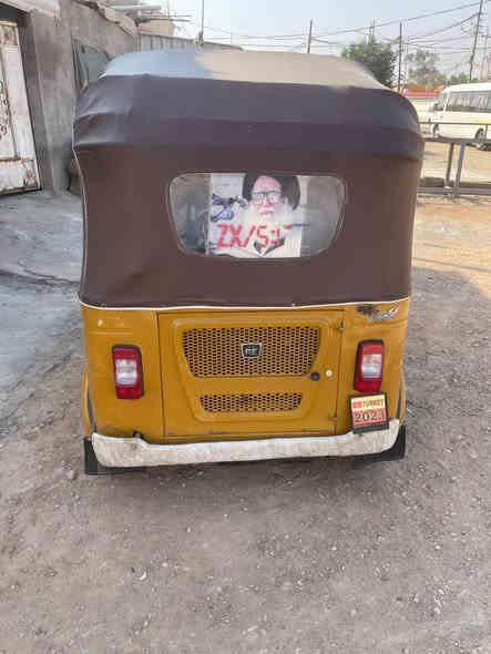 سلام عليكم تكتك 21 تكتك جاهزه حتا الخياسات معمرهن تخم تاير مضخم دوشمه ماناقصه اي شي مفتوحه بس اذا عرفته مفتوحه بلاش تاخذه ناعمه كلش اوراق سعرها ب ٦ونص وبيه مجال قليل حك جيه اتصل وتدلل 
مكاني بل عماره 
***********
