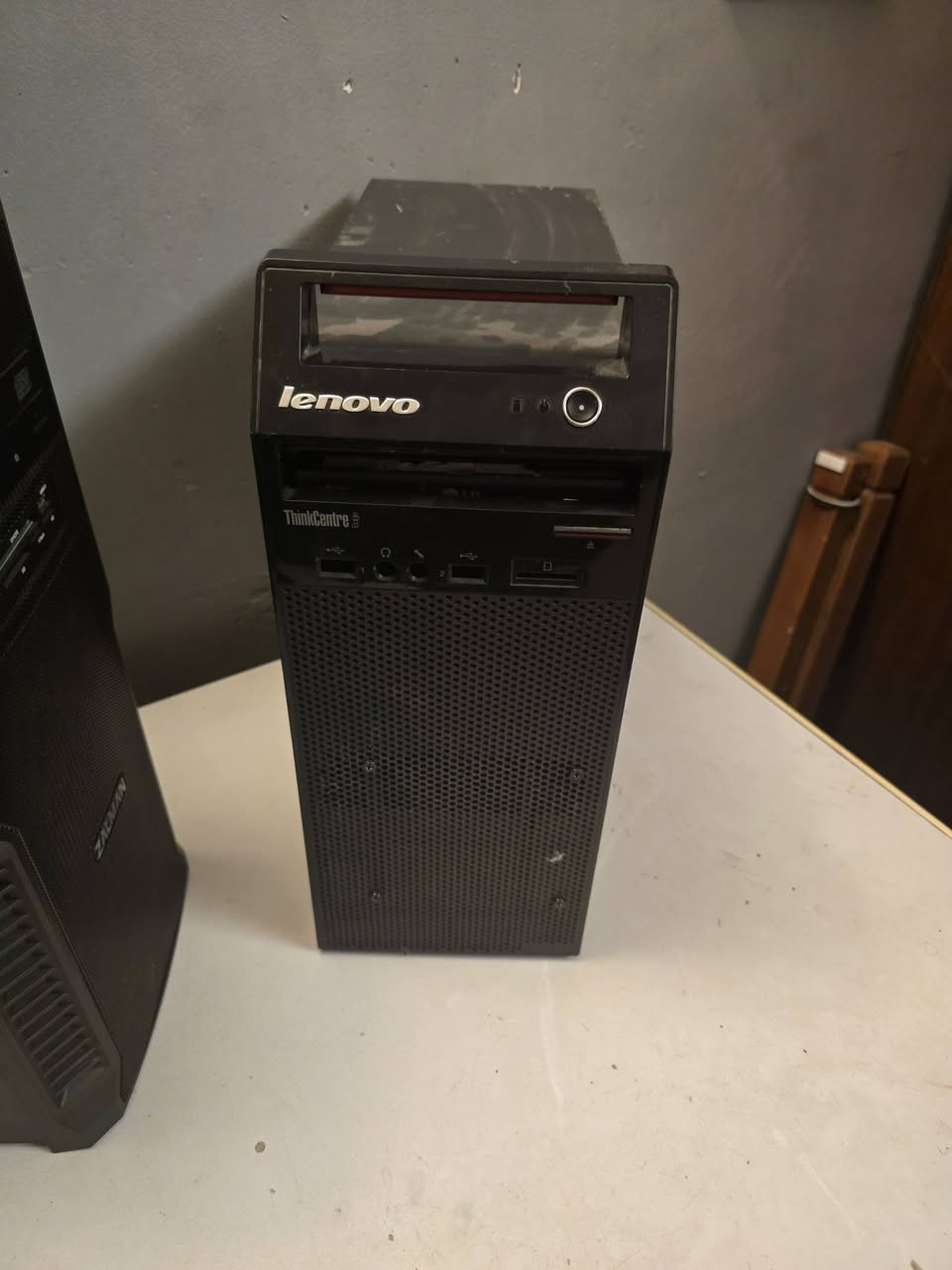Lenovo think center 
Intel(R) Core(TM) i5-3330S CPU @ 2.70GHz
Ram 16gb ddr3 

Ssd 120 kingspec

 Gpu n9500 gt 

كيس شغال السعر ٥٥ الف 

كيس ثاني فارغ z3 plus  السعر ٢٠ الف
4 فانات 

Psu باور سبلاي 

Dreamhub 500w مستعمل 
ب٢٠ الف 

Galax 500 w 80 plus bronze 
جديد استعمال شهر واحد 
ب٤٥ الف 

ومتوفرة رامات ddr3 
4 g + 2 + 1   ب١٠ كلهن


**إذا كنت صاحب هذا الإعلان وتريد حذفه لأي سبب، رجاءا أرسل رسالة إلى الدعم الفني**