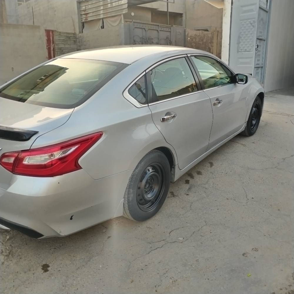 نیسان ئاڵتیما مۆدێل 2017sv سێ پارەچی بۆیاغە بێ دەعمو ناوگرتن پێش و پشتی کەپسە گێڕو مەکینەی نەکراوەتەوە سەنەوی نوێیە تایەی نوێیە سعری97گەڵا
***********
شوێن تەق تەق كويسينجاك, أربيل
