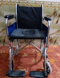 للبيع عربانه معوقين جديده ابد ما مستخدمه نظيفه للتواصل خاص 07806996272