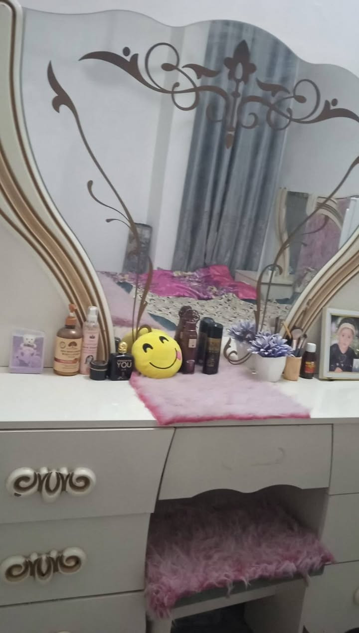 غرفه البيع سعره 250 
....... ***********
