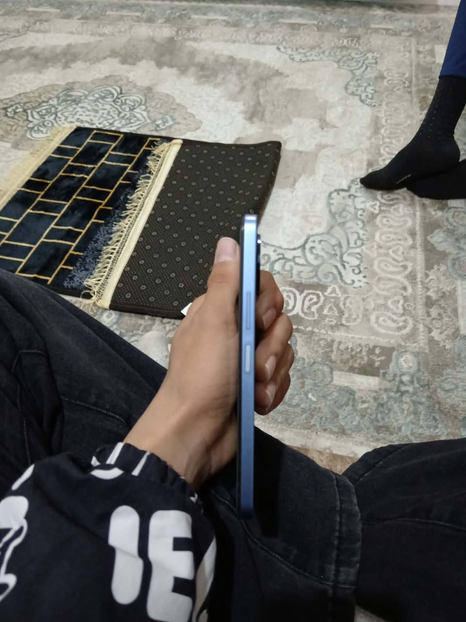 السلام عليكم عندي مبيل للبيع مبدل شاشه اصلي نوعيه انفنكس 60فريم رام 12سعر 125بي مجال  مكاني كركوك طريق بغداد يم بولي ڤارد الرقم ***********
