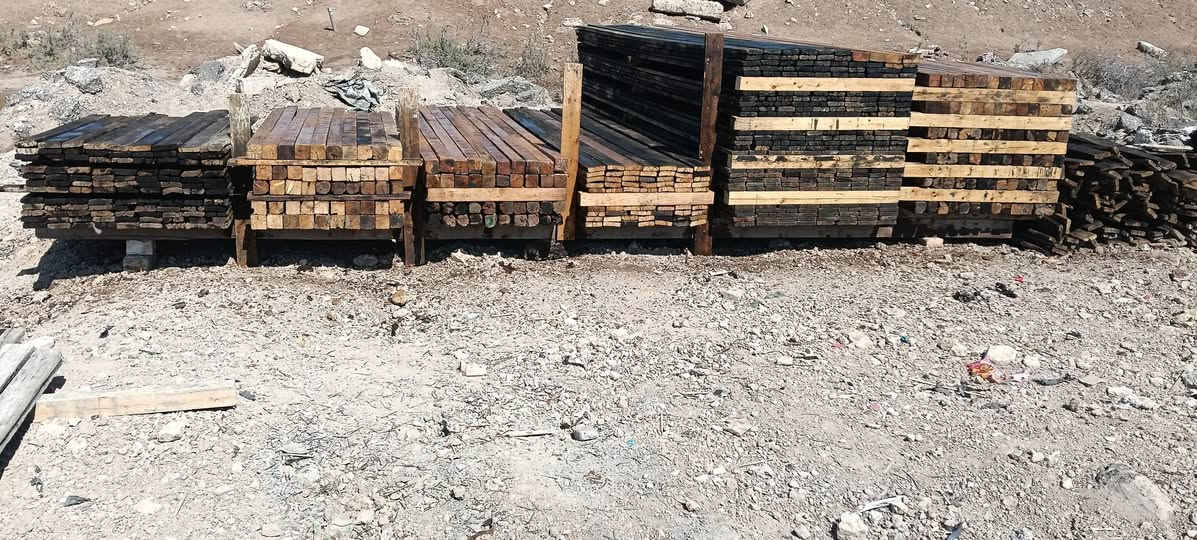 السلام عليكم قالب خشب للبيع نظيف حيل بغداد الحسينيه***********
