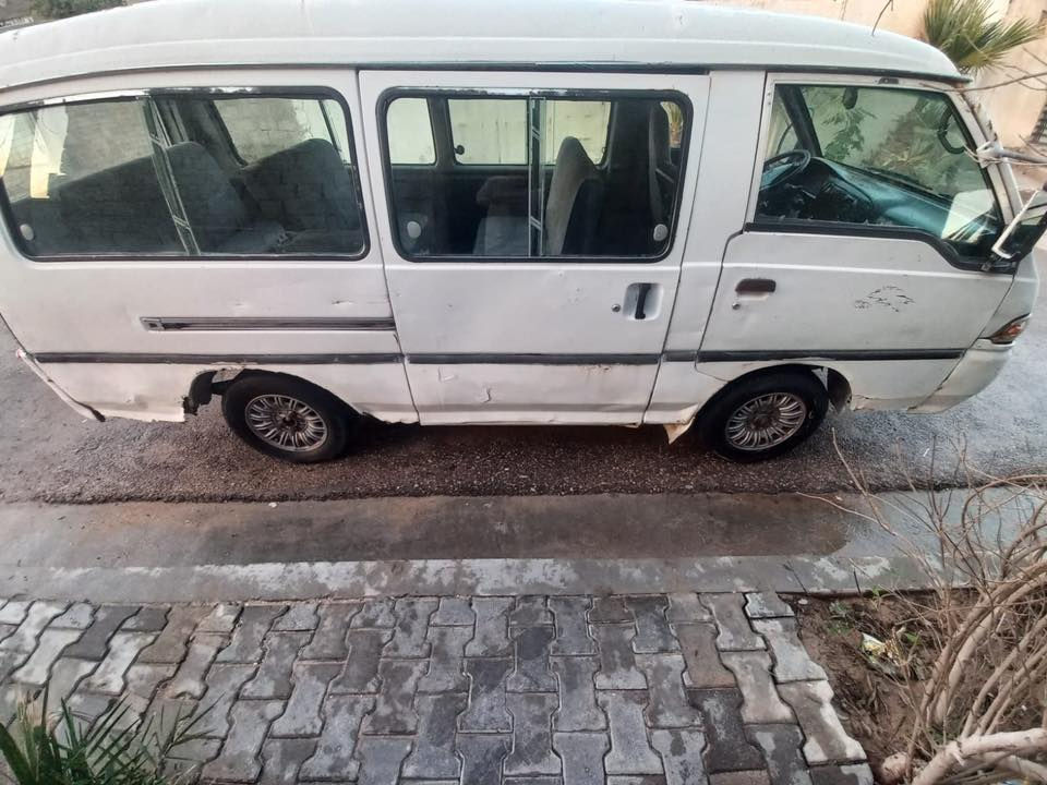 السلام عليكم باص هونداي موديل 1998 اوراق أصولي دواخل نضيفه تحويل ثاني يوم گير شغال محرك ونجي گايم مكاني بصرة سفوان للتواصل واتساب او هاتف ***********
