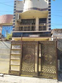 بيت للبيع في منطقة الشعب شارع عدن مقابل جامع الشروفي المساحة 90 متر ال...