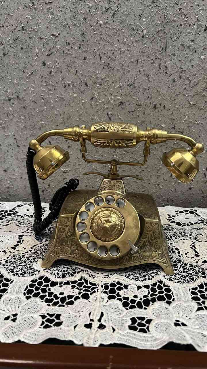عشاق الفخامة 😍

✨ تحفة ديكور كلاسيكية فخمة ✨

للناس لي يعشقو الستايل الراقي والعتيق، نقدمولكم هاذ الطقم المميز: ☎️ هاتف كلاسيكي مصنوع من النحاس بتصميم فاخر مع زوج شمعدانات نحاسية أنيقة، يعطي لمسة ملكية لأي صالون، مكتب، أو محل.

تصميم راقٍ ومليح بزاف
لون النحاس الذهبي يلفت الانتباه
مناسب للديكور الفخم والتصوير والمحلات الراقية
قطعة مميزة تعطي قيمة وجمال لأي مكان

📸 كي تحطو في الدار ولا المكتب يولي أول حاجة تدي العين وتخلي المكان يبان أفخم وأرتب.

فرصة لمحبي الديكور الكلاسيكي والقطع المميزة.

للاستفسار أو الشراء مرحبا بالرسائل الخاصة. الكمية محدودة.

“ماشي غير ديكور… قطعة تعطي هيبة وأناقة لأي مكان.” ✨


**إذا كنت صاحب هذا الإعلان وتريد حذفه لأي سبب، رجاءا أرسل رسالة إلى الدعم الفني**
