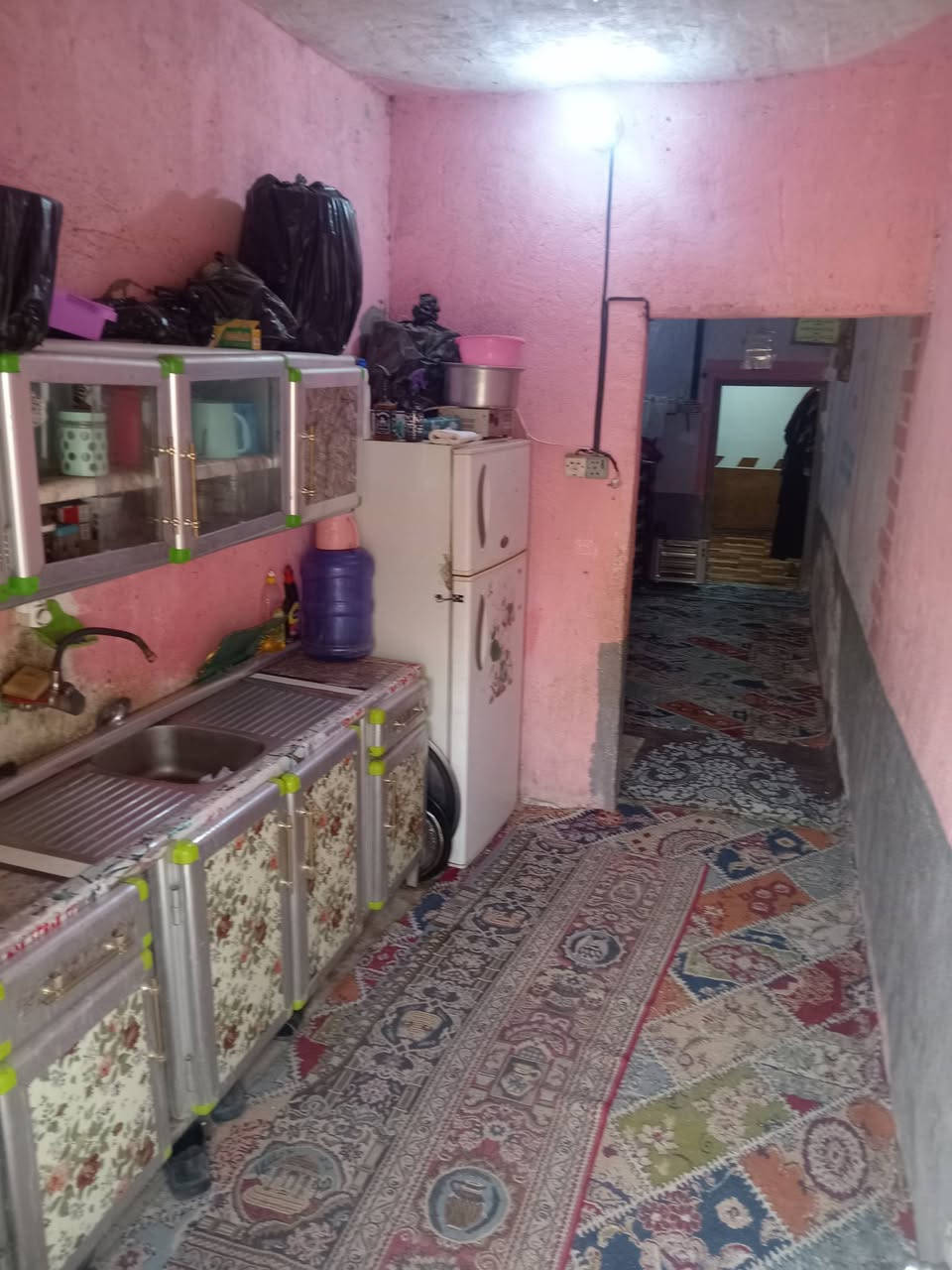 سلام عليكم بيت للبيع في المشخاب مساحه 100م تفاصيل البيت غرفتين وصاله ومطبخ وطارمه حمام داخلي وخارجي والبيت كله صقوف ثانويه المكان مشخاب وره روضه النسيم وتفاصيل الرقم ***********
