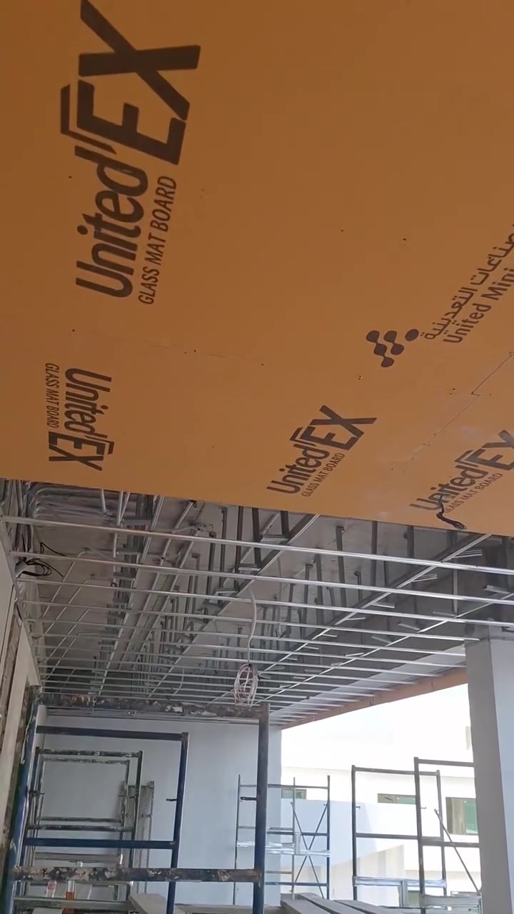 العنوان: السقف مش مجرد غطاء للمكان.. ده واجهة بيتك! 🏗️ بلمسة H&K
​لو بتشتكي من عيوب في السقف، أو عاوز تداري مواسير التكييف والتمديدات بشكل شيك، أو حتى لو السقف عندك واطي ومحتاج "سحبات" تدي إحساس بالوسع.. شركة H&K عندها الحل! 📐✨
​إيه اللي بيميز شغلنا في H&K؟
​⚖️ استقامة مثالية: شغلنا بالميزان، مفيش "تمويج" في الجبس ولا في السحبات.
​🛠️ متانة وأمان: بنستخدم أفضل أنواع الزوايا والاوميجا لضمان ثبات السقف مدى الحياة.
​🎨 فن السحبات: بنعمل "بيت النور" بتوزيع هندسي بيخلي الإضاءة مريحة للعين وفخمة في نفس الوقت.
​🧹 نظافة الموقع: بنسلمك المكان جاهز على الدهان فوراً.
​H&K للجبس بورد.. بنرسم الخيال وننفذه على أرض الواقع! 👷‍♂️💎
​للمعاينة والاستفسار، كلمنا على:
📞 ***********]
📩 أو ابعتلنا رسالة على الصفحة وهنرد عليك فوراً بالأسعار.
