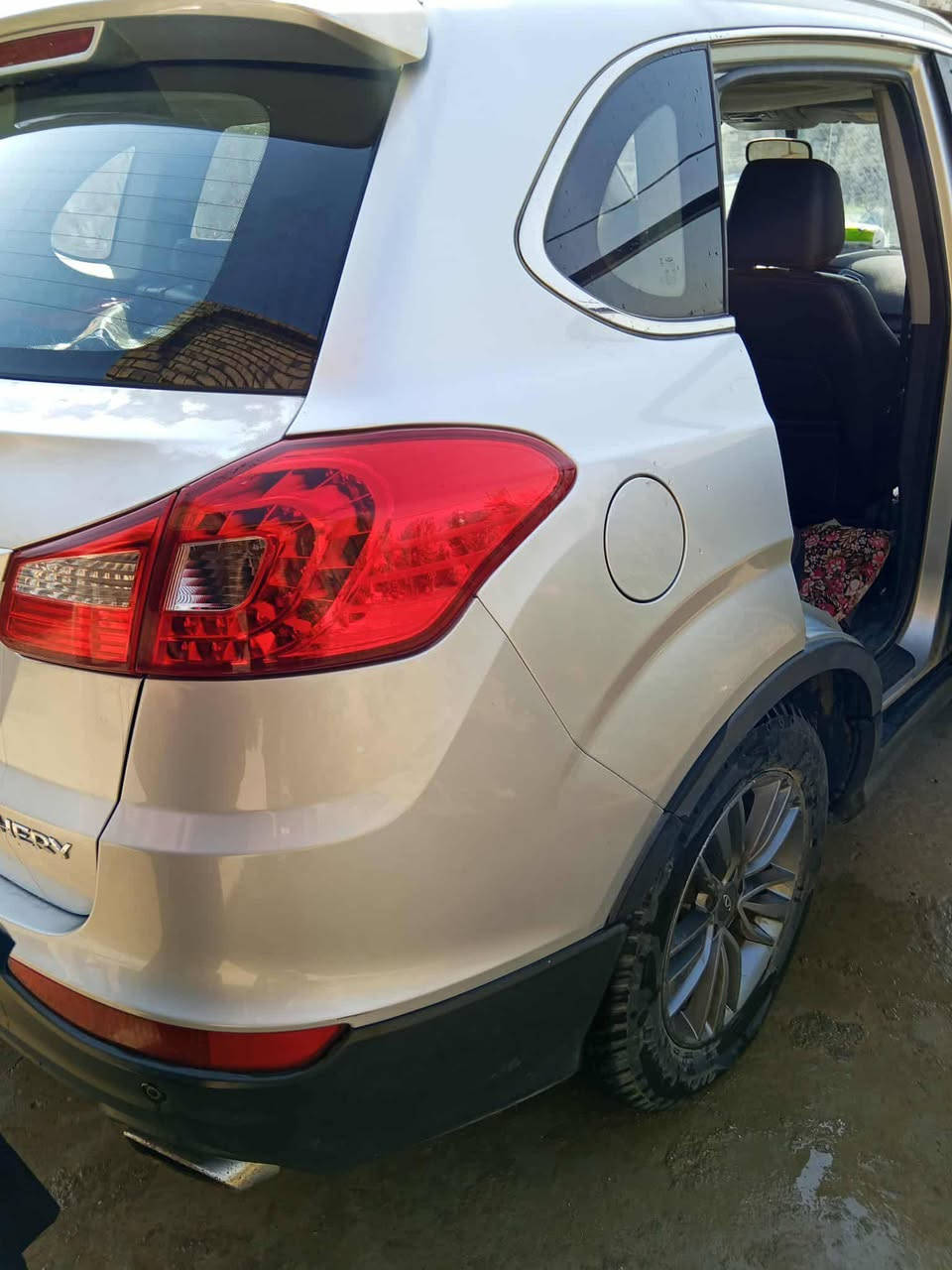 السلام عليكم
سياره للبيع شيرو تيكو 5 
موديل 2018
العنوان كربلاء المقدسة 
للتواصل.***********
