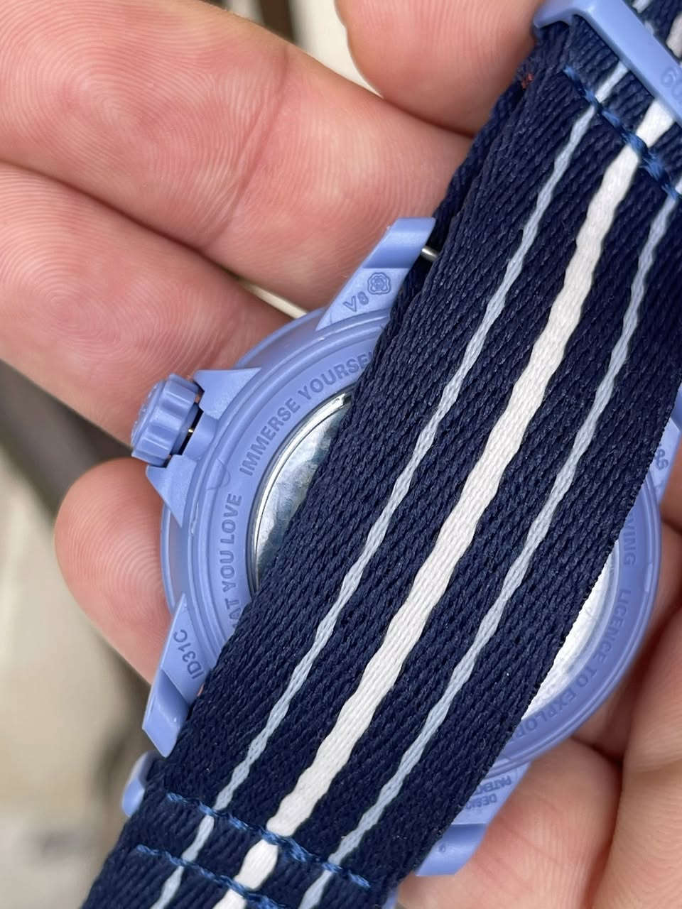 سلام عليكم 
ساعة ماركة سواتش صنع سويسري اصل تصميم تتميز بلون ازرق مدرج 
من محيط الأطلسي 
مكينة وتماتيك حطياطي طاقة 90 
ساعة  كشف 
طوق دوار سيراميك 
عرض منذف تاريخ 
مقاومة الماء 90 متر 
سير كتان من اجود نواع قماش 
بلادي مختم سواتش 
ساعة لم تستخدم 
رتيل ساعة في مواقع 300 يورو 💶 
عنواني بغداد الدورة يوجد توصيل 🚚 بغداد ولكل 
العراق 🇮🇶 
***********
تفاصيل اكثر خاص او وتساب
