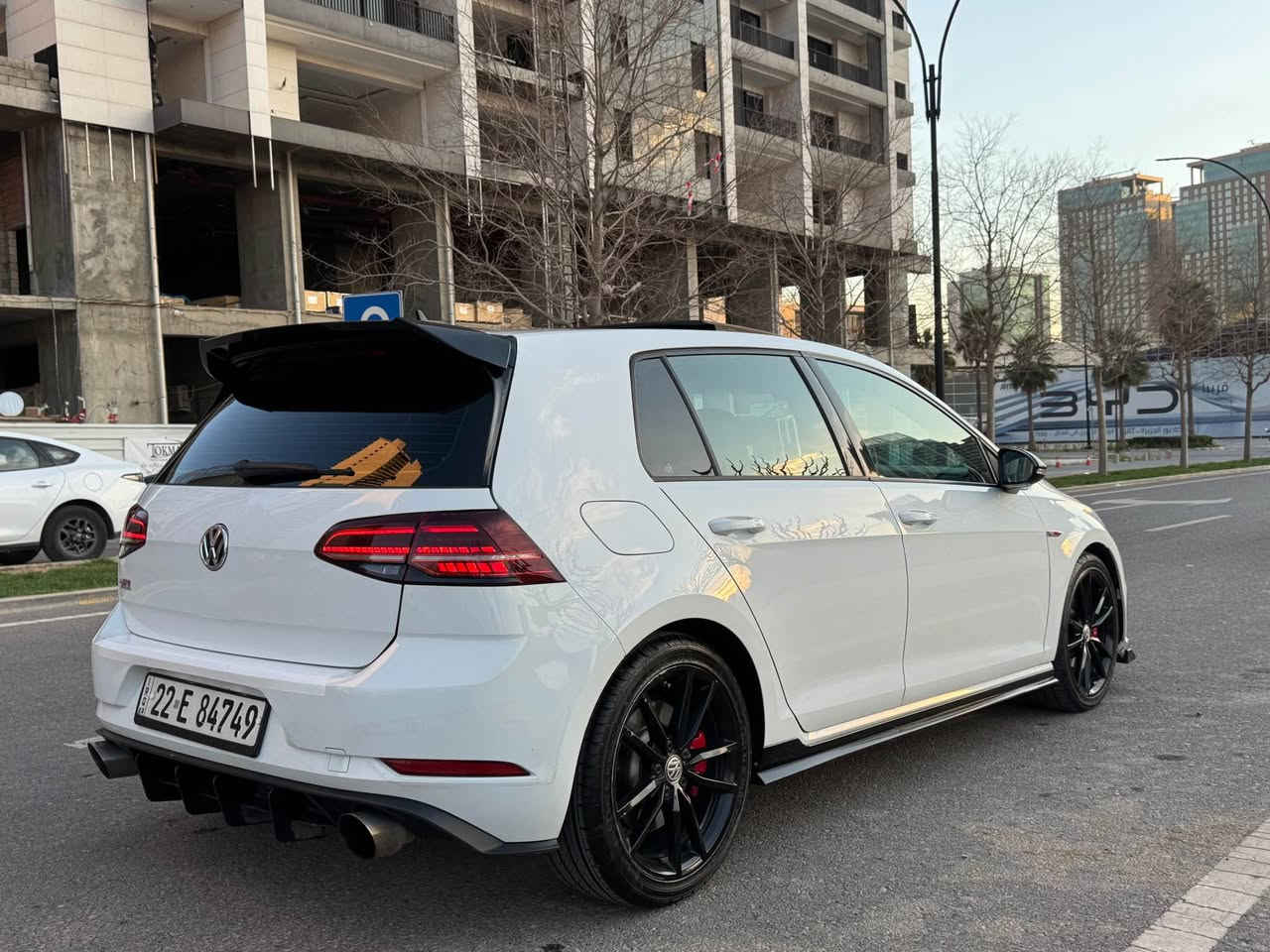 Golf GTI 2021
Full mwasafat 
3 parchaw niw sbuxa be zhure
Ger u machinay ba shart 
158 waraqa 
0750 882 6960 أربيل, العراق
