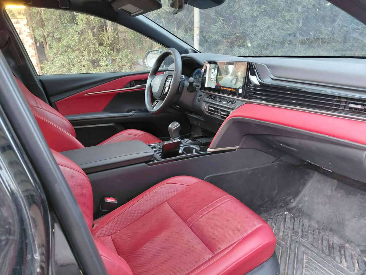 السلام عليكم
� للبيع تويوتا كامري 2025 أمريكي حادث بنيد رقم بغداد جديد سياره  ماشيه  ٣٤ ألف قابل للزياده

⭐ مواصفات XSE فوول مواصفات
⚫ اللون: اسود دشبول أسود ووماروني❤️
⚙️ المحرك: 2500 هايبرد 

المواصفات:
✔️ بصمة تشغيل + دخول ذكي
✔️ شاشة لمس كبيرة
✔️ Apple CarPlay & Android Auto
✔️ كاميرا خلفية + حساسات
✔️ نظام رادار (تنبيه خروج المسار)
✔️ مثبت سرعة ذكي
✔️ مانع تصادم أمامي
✔️ تحكم بالمقود
✔️ كراسي جلد رياضية ماروني
✔️ كراسي كهرباء مع تسخين وتبريد
✔️ فتحة سقف بانورما
✔️ وياله  XSE رياضي
✔️ إضاءة LED أمامية وخلفية
✔️ نظام صوت قوي
✔️ مكيف أوتوماتيك
✔️ أوضاع قيادة (Sport / Eco)
وبعد بيهه اهواي تفاصيل ما ذاكرهن مكاني بغداد الشرطه الرابعه السعر 260 وبيهه مجال قليل اي ستفسار اتصل وتدلل رقمي ***********
