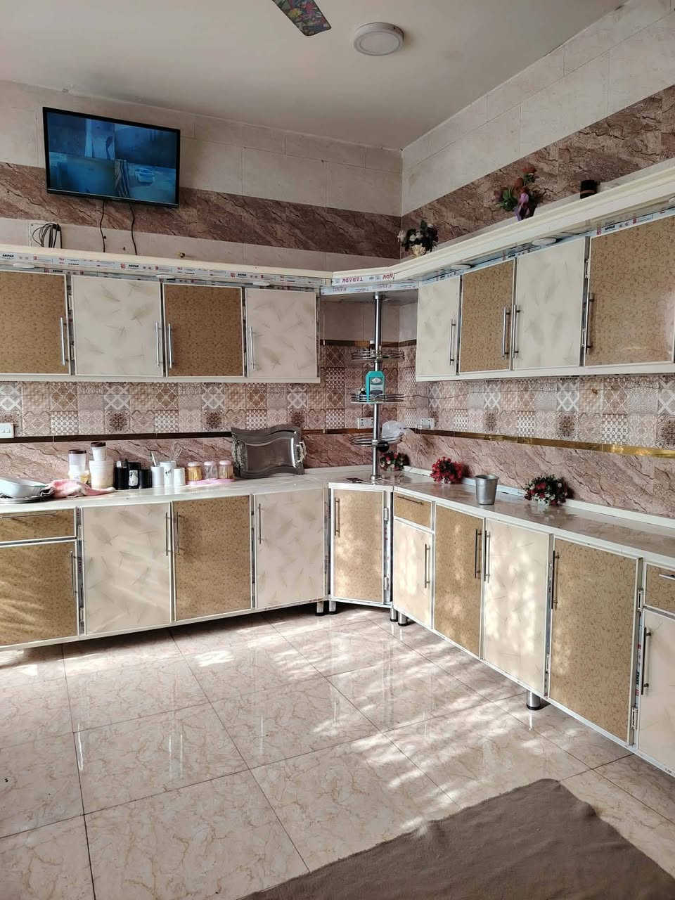 للبيع بيت بحواس مساحه 200متر طابقين 4غرف نوم صاله استقبال وصحيات للاستفسار ***********
***********
