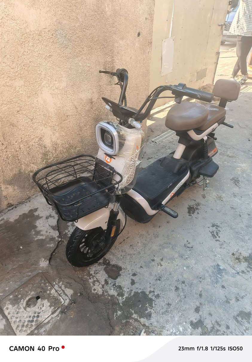 سلام عليكم شباب الدراجة شحن دراجه جديدة صارلي 10ايام من نزلته من شركة حجم 14 الاستفسار عن رقم *********** مكاني بغداد حي الجهاد
