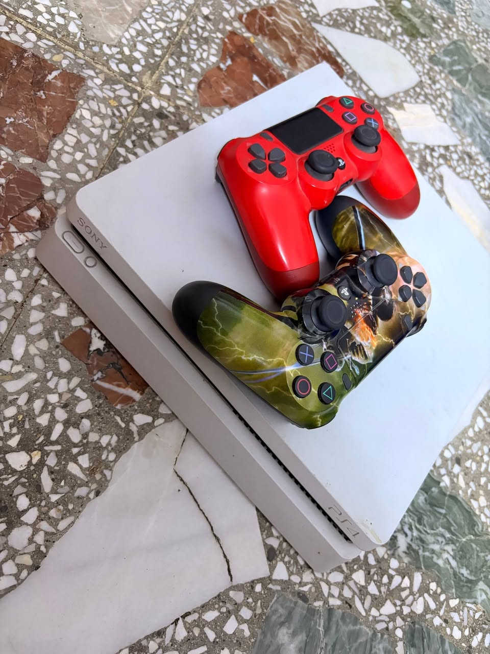 🎮 للبيع بلايستيشن 4 (PS4)
✅ سعة 500 جيجابايت
✅ يدات عدد 2 أصلية
✅ لعبة FIFA 25
✅ الجهاز نظيف ويشتغل ممتاز، بدون مشاكل، جاهز للاستخدام.

الاتصال *********** او مراسله خاص
