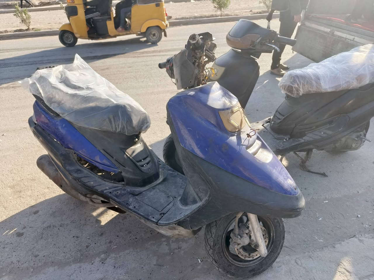 السلام عليكم للبيع دراجتين فراشه السوداه شغال والثانيه طافيه ماعرف شبيه مكاني بغداد العبيدي الشهداء الثالثه قرب مدرسه حمورابي *********** سعر  ٣٢٥
