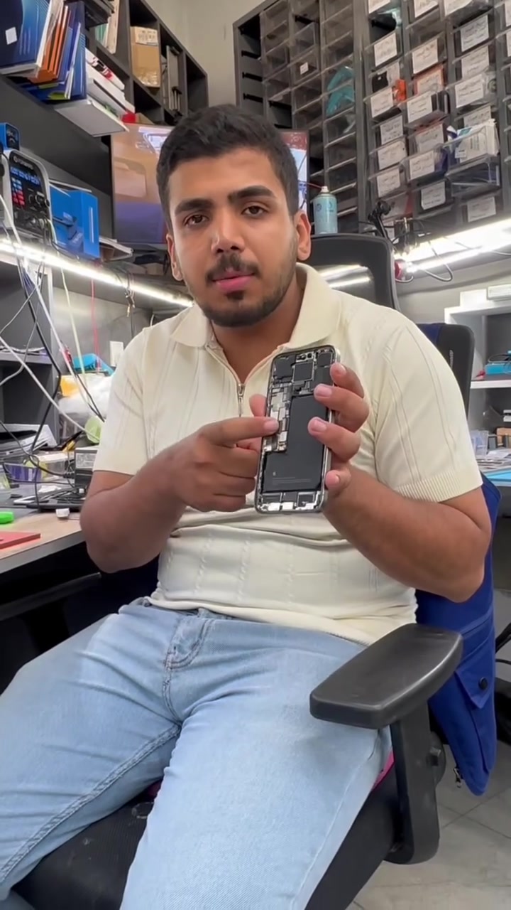 🔥 إصلاح عطل شحن iPhone 15 Pro Max

تم بحمد الله إصلاح عطل دائرة الشحن واللمس على البورد بعد فحص دقيق باستخدام الكاميرا الحرارية 🛠️📱
العمل تم باحترافية عالية دون الحاجة لتغيير الآيبروم (Eprom) ليعود الجهاز لوضع الوكالة ✅
⚡ صيانة متقدمة على مستوى البورد 
⚡ تشخيص الأعطال المعقدة بالكامل عبر الخبرة والمهنية العالية
⚡ خبرة واحترافية بأعطال أجهزة iPhone الحديثة
⚡ دقة عالية وضمان بعد التصليح
👨‍🔧 المهندس بكر مازن
📞 ***********
