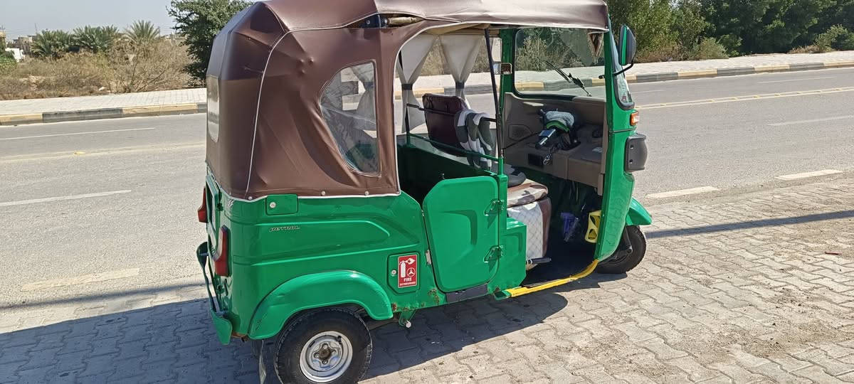 السلام عليكم تكتك للبيع موديل 22 رقم واسط لوحات انكليزي وهزه جاهزه ب اسمي مداور ثاني يوم كفاله عامه السعر خاص الاستفسار ع الرقم *********** المكان واسط الكوت مركز مدينه
