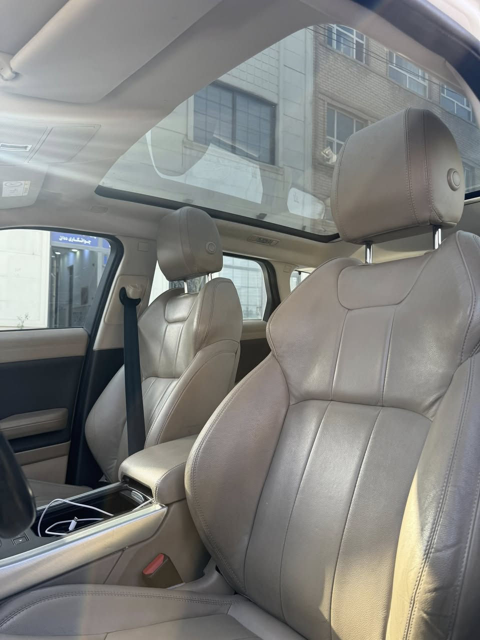 ‎🔥 للبيع — رانج روفر ئیفوک موديل 2019 وارد خليجي (شركة سردار) 🔥

✨ مواصفات:
• كاميرا خلفية
• سقف بانوراما
• صندوق كهربائي
• بصمة تشغيل
• مرايات كهرباء + رادار
• شاشة كبيرة
• تحكم حراري أوتوماتيك
•تحديد سرعة
• إنارة داخلية محيطية
• نظام نزول منحدرات
• بريك بصمة
• 8 ايرباک

📌 الحالة:
• بس بابين صبغ
• بلا داخلي وبلا ايرباك
• كبس أمامي وخلفي

📏 الممشى: 56 ألف كم

💰 السعر: 175 ورقة (بیها مجال)
 📍مکان : اربیل
📞 للتواصل: ***********
