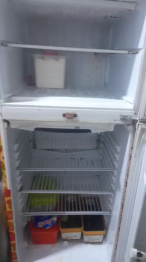 السلام عليكم 
ثلاجات عدد 2 شغالات ونظيفات ما بيهم شي اثنينهم ب 200الف مكاني بالبصرة منطقة الاصمعي القديم الهاتف ***********
