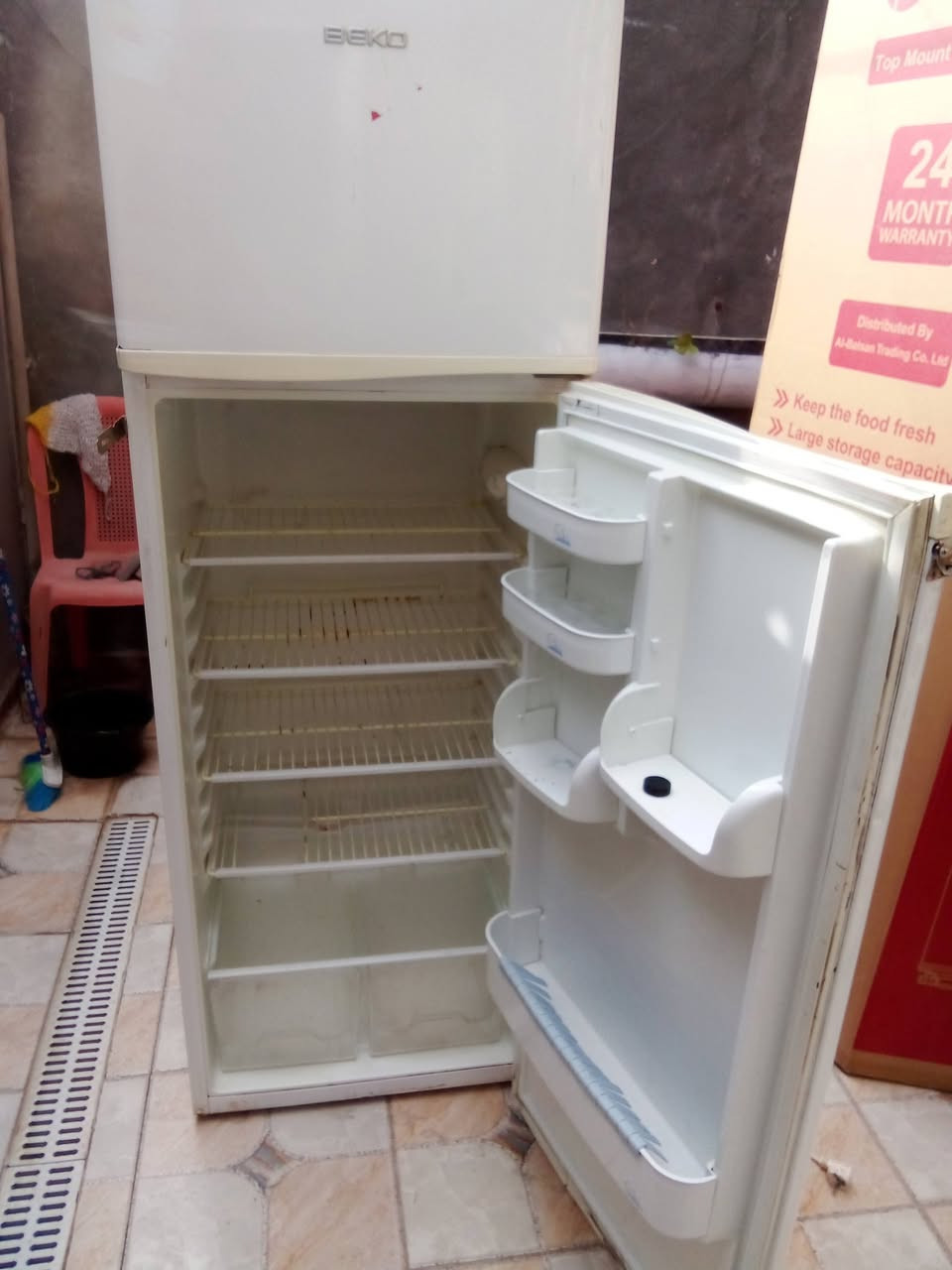 السلام عليكم للبيع ثلاجه شغاله كلشي بيهه يشتغل السعر 100وبيهه مجال للاستفسار واتساب فقط ***********
