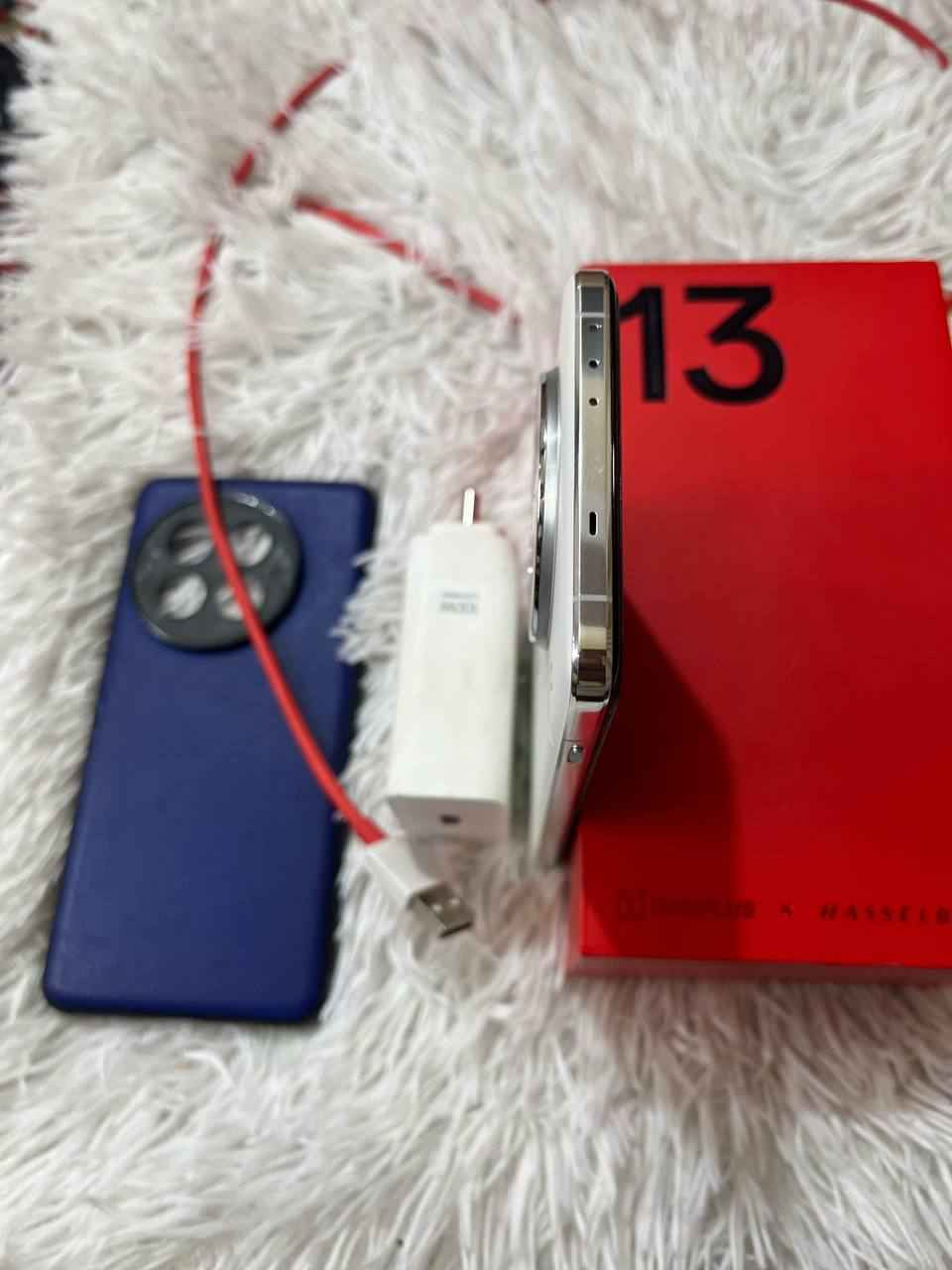 السلام عليكم
شبابنة الغالين
للبيع one plus 13 
النسخة العالمية لون الابيض 
ذاكرة 512/16 دبل سيمكارت +esim
نظافة100/100
🔋 بطارية 100 
كامل ملحقات (السعر 850 قفل قفل سعر ثابت) مكاني بغداد منطقة الامين واتواجد مشتل
للتواصل خاص او الاتصال *********** بغداد, العراق
