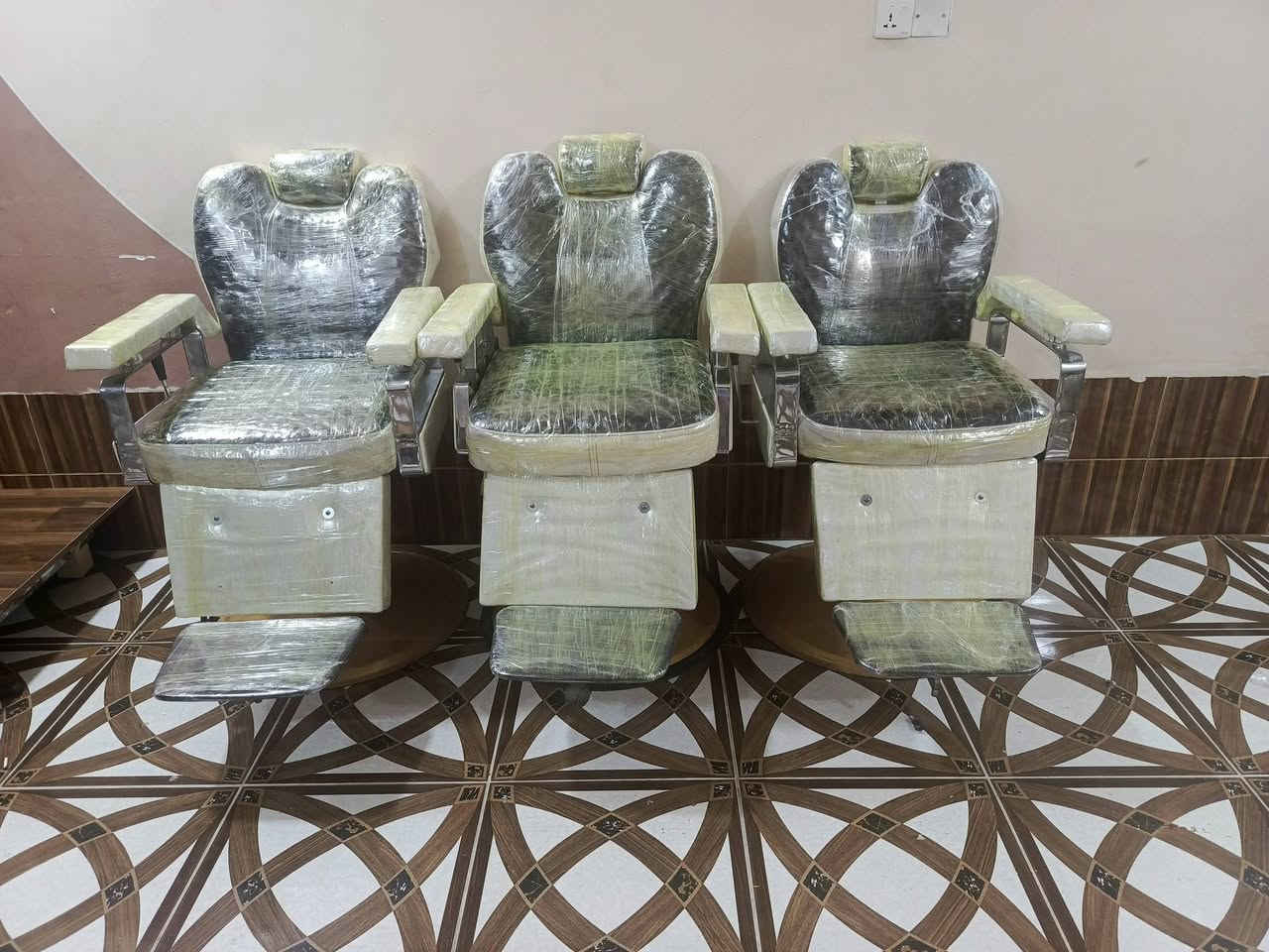 تخم  كرسي 💺  الي البيع القائم الكرابله
***********
***********
