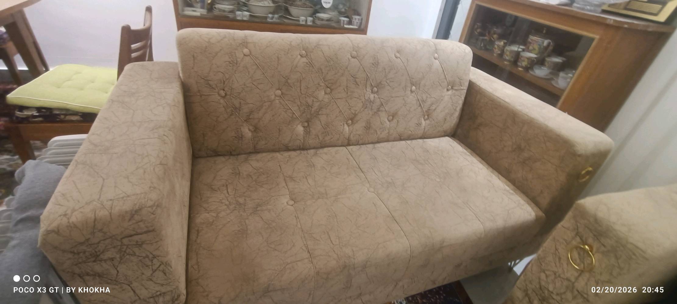 تخم قنفات 10 مقعد نظيف جدا لون بيجي مع كوشات 8.. المكان اليرموك أربع شوارع