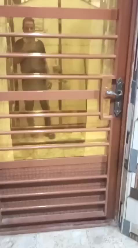 للبيع مشتمل مساحه ٥٠ متر طابو زراعي سند ٢٥ منطقة البلديات حي التراث الزراعي الدار طابقين مثل ماموضح بالفديو السعر ٨٧ مليون للإستفسار مع رقم مكتب المستقبل ***********خلف مطعم الهلالي
