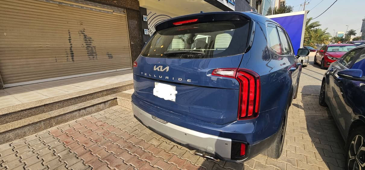للبيع كيل تولورايد Kia Telluride فئة S موديل 2024 حيل نظيفة السياره وجاهزة وبيها عازل حراري على جميع زجاج السيارة
للبيع كيا تولورايد Kia Telluride فئة S موديل 2024 حيل نظيفة السياره وجاهزة وبيها عازل حراري على جميع زجاج السيارة 
وارد أمريكي  
لون ازرق
 محرك 6 سلندر 3.8 
🔹 أوتوماتيك 8 سرعات
🔹 دفع أمامي 
🔹 7 ركاب جلد ابيض كراسي منفصلة
🔹 ماشية 26 ألف فقط قابله للزيادة

 ✔️ شاشة كبيرة 12.3 إنچ
✔️ Apple CarPlay & Android Auto
✔️ كاميرات + حساسات
✔️ مثبت سرعة ذكي
✔️ رادار + نظام المحافظة على المسار
✔️ تحذير اصطدام + نقطة عمياء
✔️ تشغيل بصمة + دخول ذكي
✔️ مكيف ثلاثي
✔️ حجم الاطار 20 إنچ
🎨 اللون: أزرق / داخل جلد أبيض 
⚠️ حادث خلفي خفيف (قبق الجنطة ونفسه مصلح حتى الدعامية نفسها مصلحه  كل قطعها بلادية ) 
بدون شواصي ايرباكات كلها سليمة  بلادية
📄 رقم بغداد باسمي 

💰 السعر: 29,500 $ بيها مجال شوي

📉 
📞 للتواصل: *********** 
مكان السيارة المنصور

