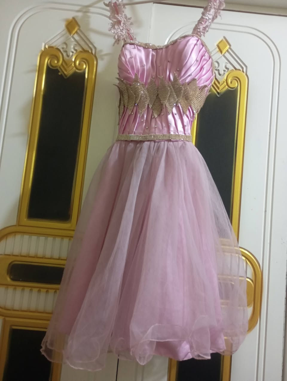 مرحبا بنات عندي هذني الفساتين شتريتهن  لعرس اخويه ولبستهن مره واحده وريد ابيعهن


**إذا كنت صاحب هذا الإعلان وتريد حذفه لأي سبب، رجاءا أرسل رسالة إلى الدعم الفني**